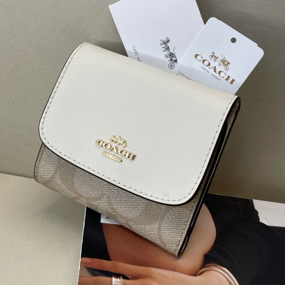 (new+tag) Coach small wallet signature monogram light khaki chalk - Picture 1 of 11